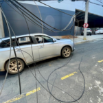 Fios soltos ocupam parte da pista em rua no Paineiras 13 20261001 161115 0000