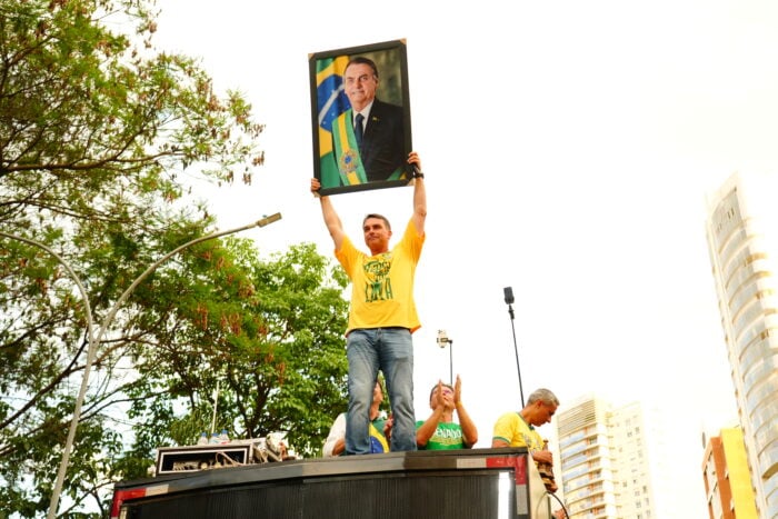 Flávio Bolsonaro poderá voltar a visitar o pai durante campanha, decide Moraes 11 Flávio Bolsonaro poderá voltar a visitar o pai durante campanha, decide Moraes