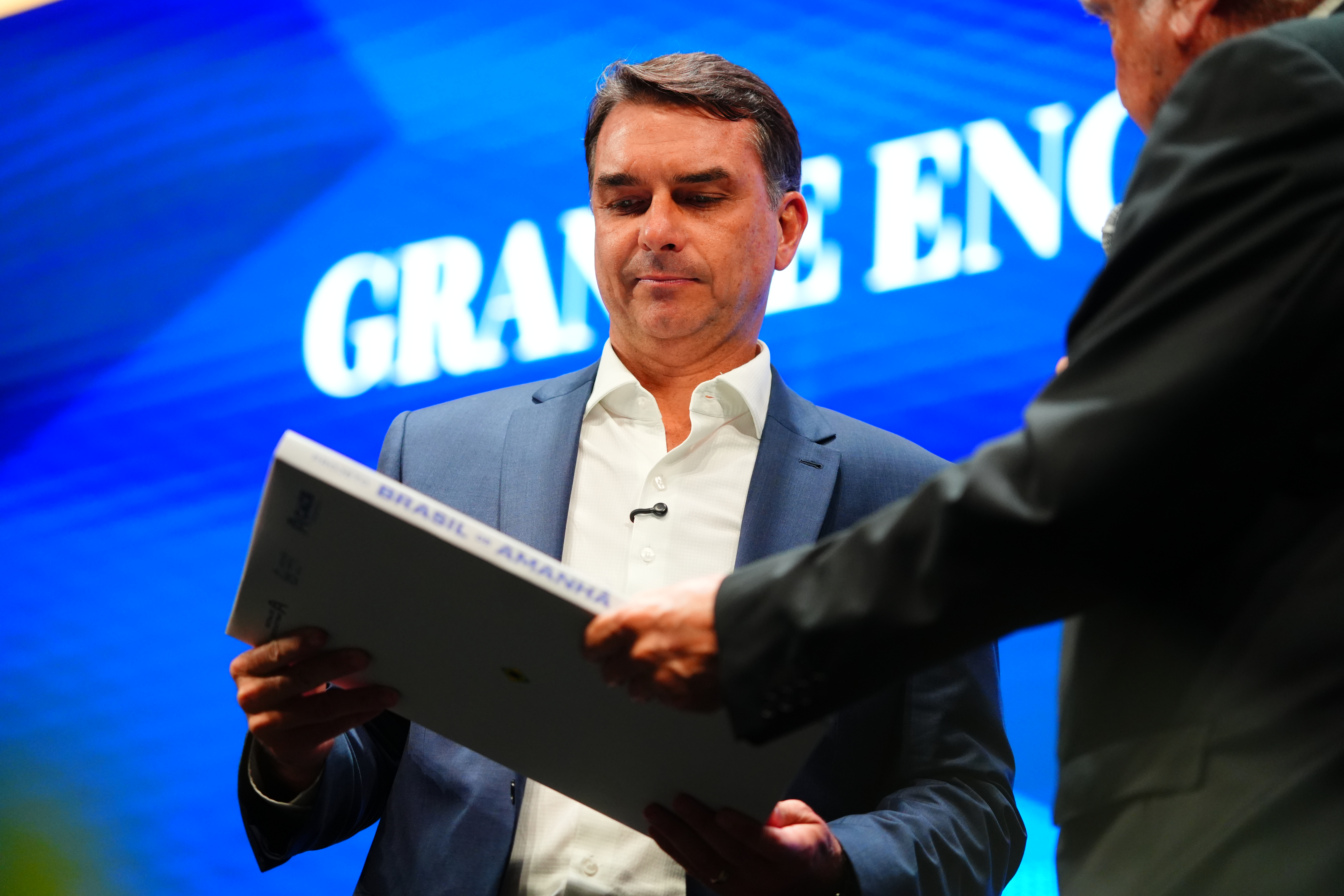 Eleições 2026: Flávio Bolsonaro diz aceitar desafio de Lula para abrir sigilos, mas impõe condições