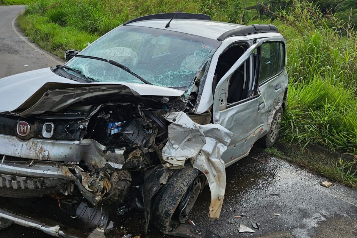 Acidente entre três veículos deixa quatro feridos na MG-353, em Juiz de Fora
