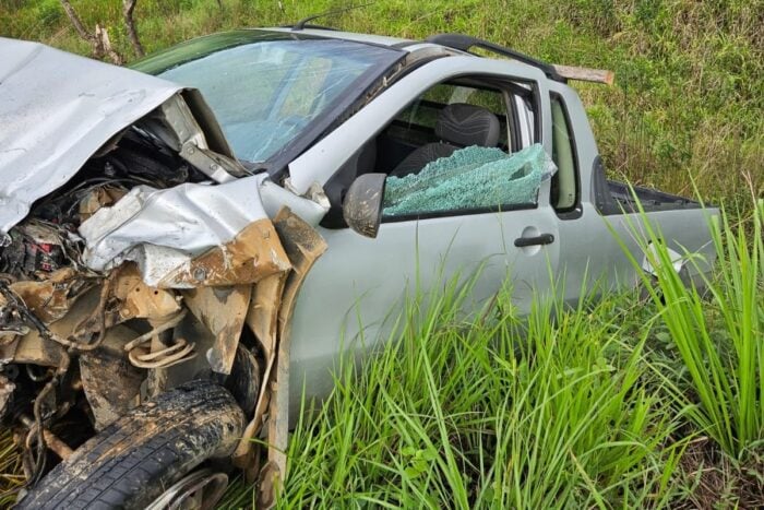 Acidente entre três veículos deixa quatro feridos na MG-353, em Juiz de Fora 1 ACIDENTE MG353