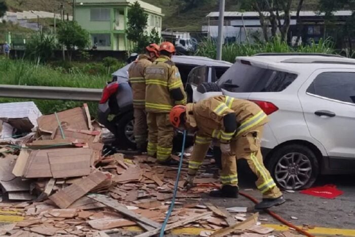 Acidente com cinco mortos em Barra do Piraí vitimou família de Juiz de Fora 1 Acidente Barra do Pirai CBMRJ Divulgacao