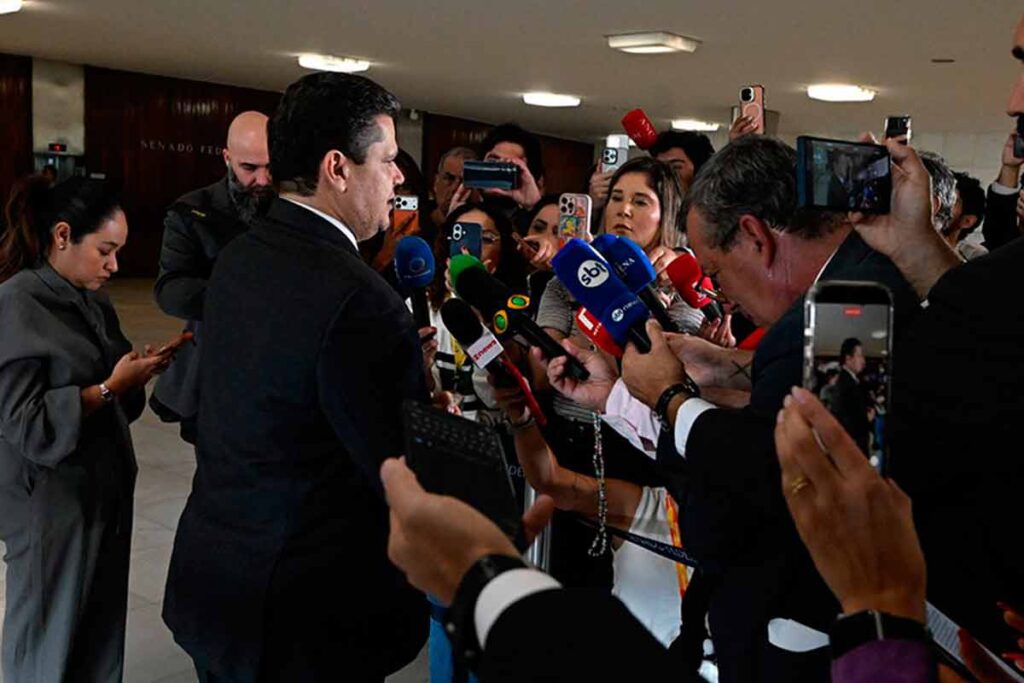 Alcolumbre está 'determinado' e PEC da 6x1 será votada antes do 2º turno, diz ministro 1 Davi Alcolumbre Carlos Moura Senado Federal