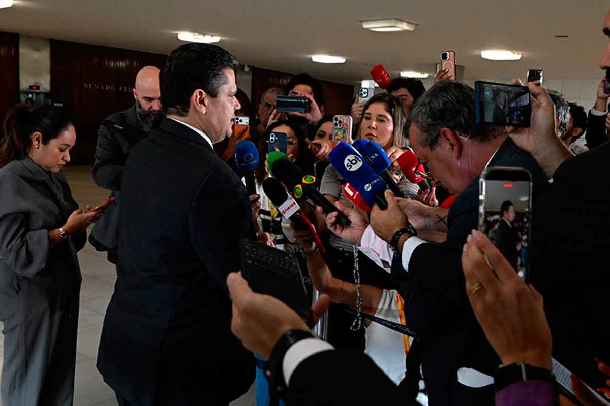 Alcolumbre está ‘determinado’ e PEC da 6×1 será votada antes do 2º turno, diz ministro