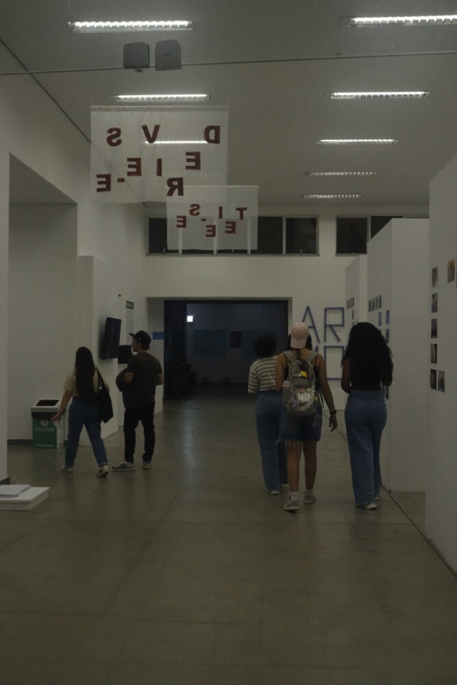 Da fotografia à escultura: exposição gratuita reúne obras de estudantes da UFJF