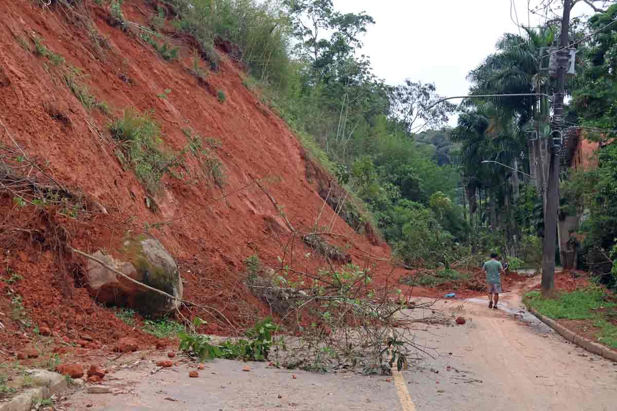 Novo deslizamento agrava dificuldades de moradores do Parque Serra Verde