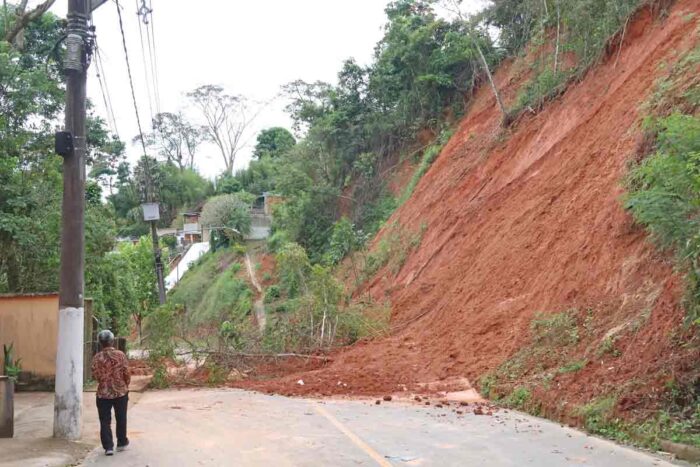 Novo deslizamento agrava dificuldades de moradores do Parque Serra Verde 9 Deslizamento no Parque Serra Verde