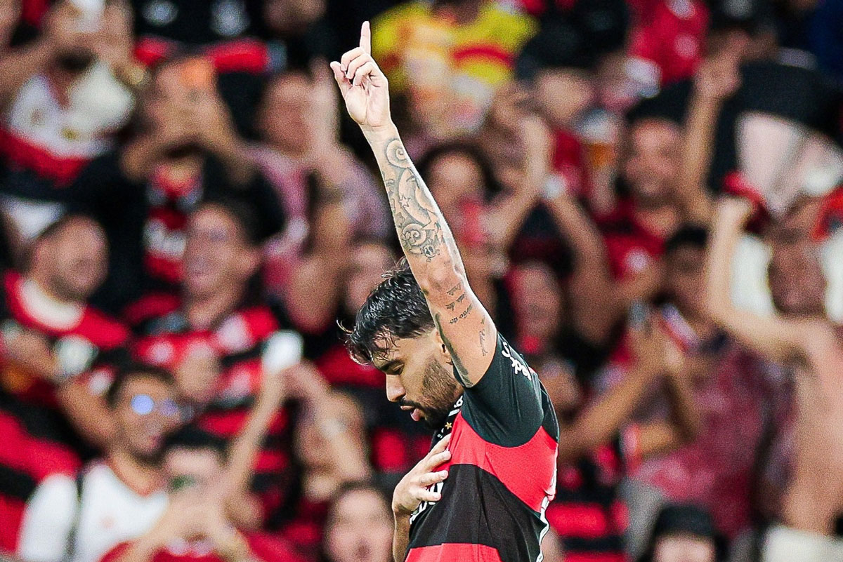 Flamengo enfrenta Santos na Vila Belmiro para defender liderança do Brasileirão