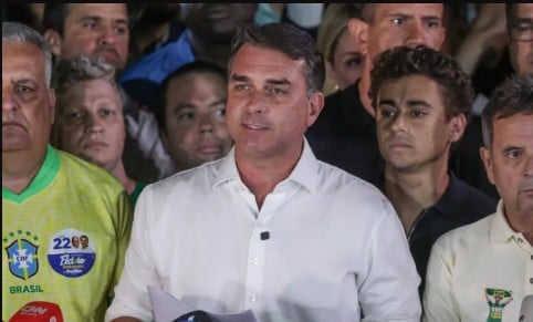 Flávio perdeu. De novo