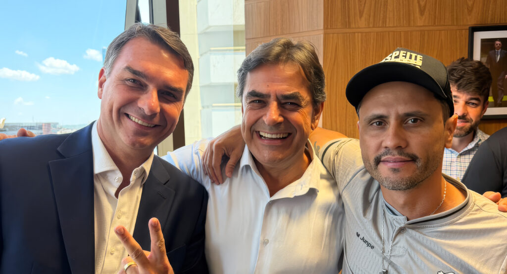 Cleitinho reforça apoio a Flávio Bolsonaro e coloca dívida de Minas na mesa 2 Flavio Domingos e Cleitinho 1.jpg172