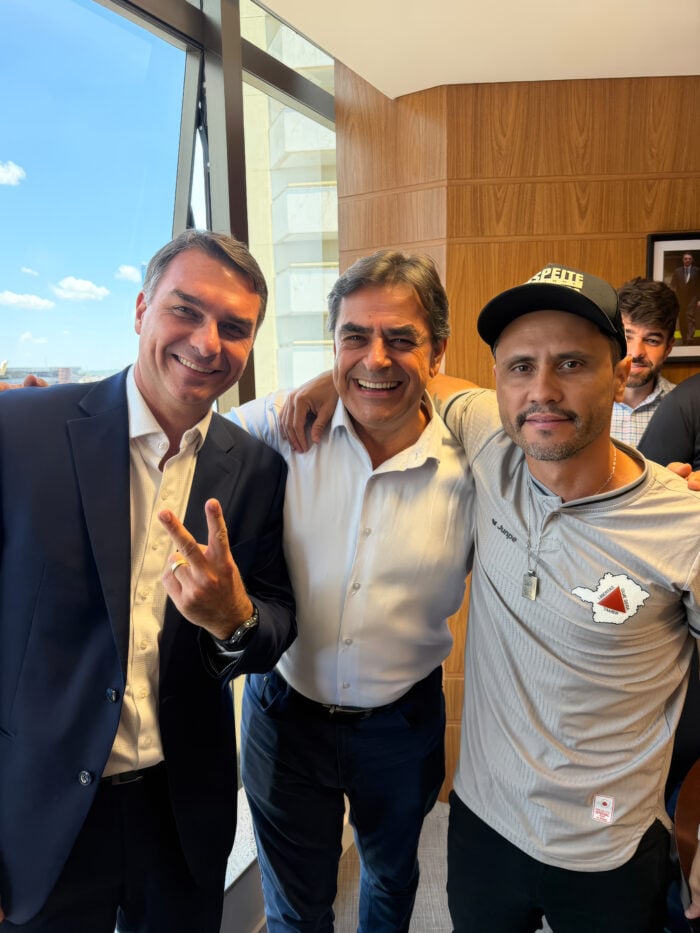Cleitinho reforça apoio a Flávio Bolsonaro e coloca dívida de Minas na mesa 1 Cleitinho reforça apoio a Flávio Bolsonaro e coloca dívida de Minas na mesa