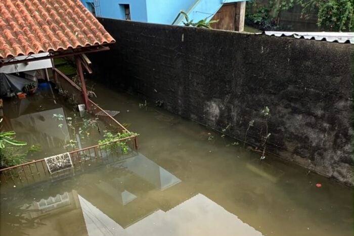 VÍDEO: Rompimento de tubulação alaga imóvel e deixa moradores ilhados em Juiz de Fora 1 IMOVEL ALAGADO
