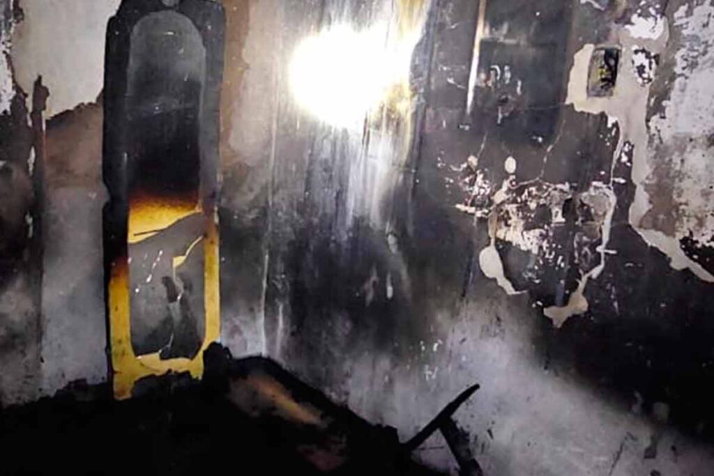 Vela acesa pode ter provocado incêndio que deixou família fora de casa em Juiz de Fora 1 Incendio em Igrejinha Corpo de Bombeiros