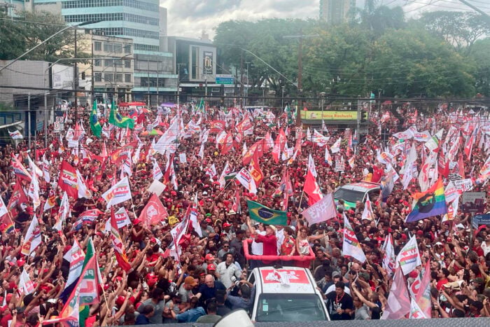 “Nesta cidade, não sabemos o que é derrota”, diz Lula, durante campanha em JF