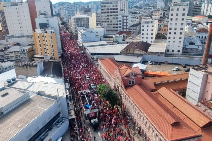 "Nesta cidade, não sabemos o que é derrota", diz Lula, durante campanha em Juiz de Fora 1 Lula Leonardo Costa