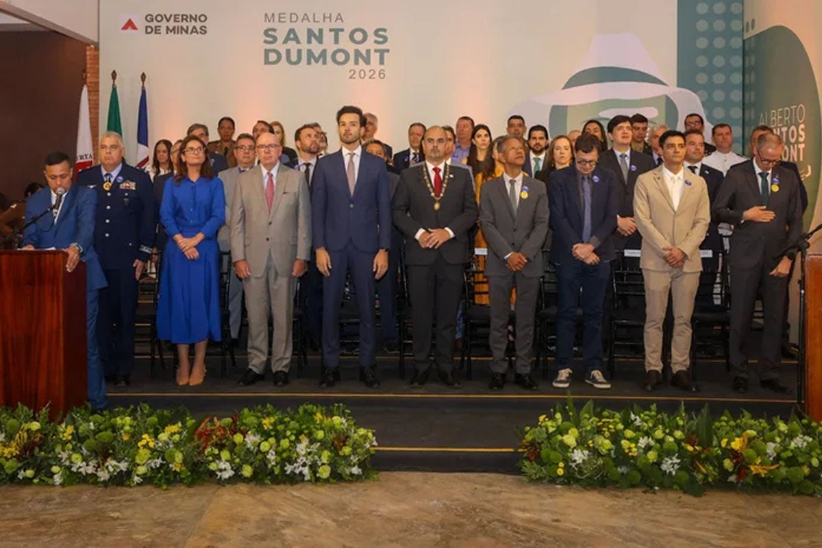 Arcebispo de Juiz de Fora é homenageado com Medalha Santos Dumont no grau Ouro