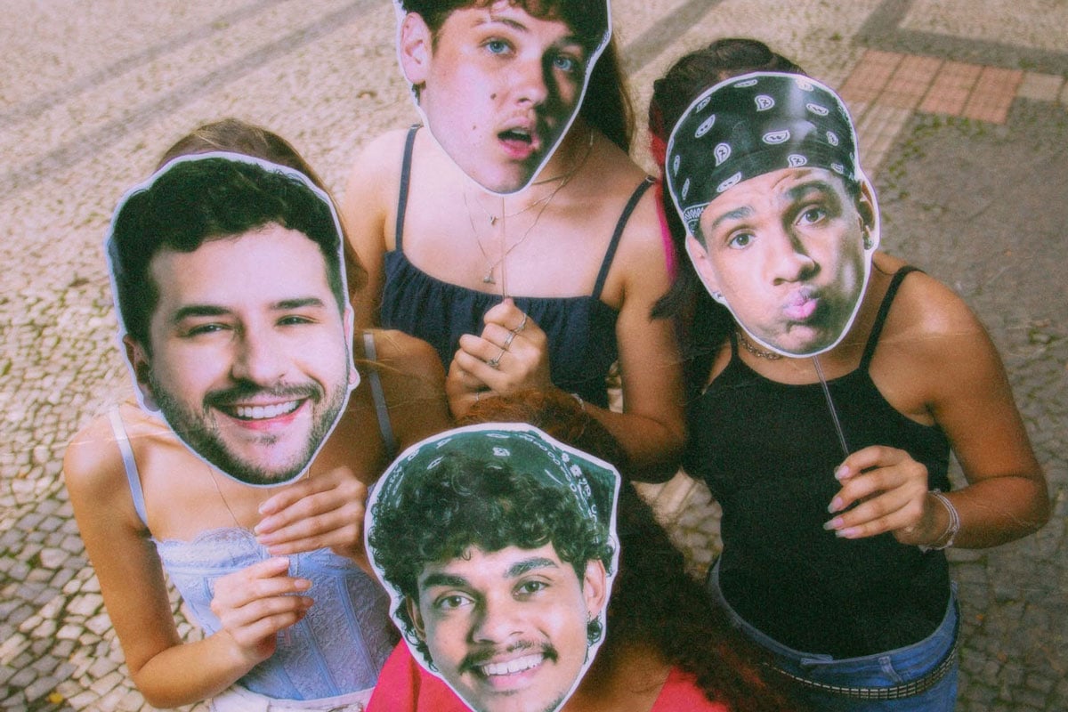 Boyband de Juiz de Fora lança música e clipe gravado com fãs no Centro