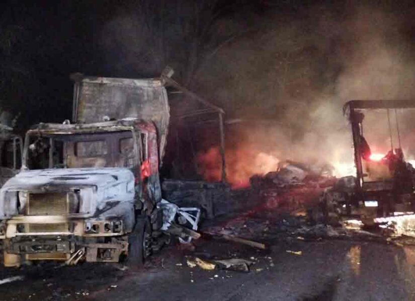 Motorista morre carbonizado após colisão entre caminhões na BR-116, em Muriaé 1 motorista
