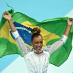 Rebeca Andrade domina final do salto, conquista ouro e se torna tricampeã mundial