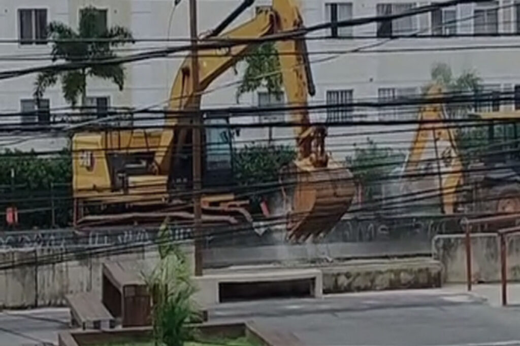 Responsável é obrigado a reconstruir mureta após retirada irregular na Via São Pedro 1 Remocao de mureta Via Sao Pedro foto reproducao PJF