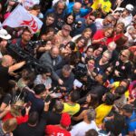 Janones deixa hospital e volta à campanha de Lula: ‘Até o dia 25 ninguém dorme’ 13 Janones deixa hospital e volta à campanha de Lula: ‘Até o dia 25 ninguém dorme’