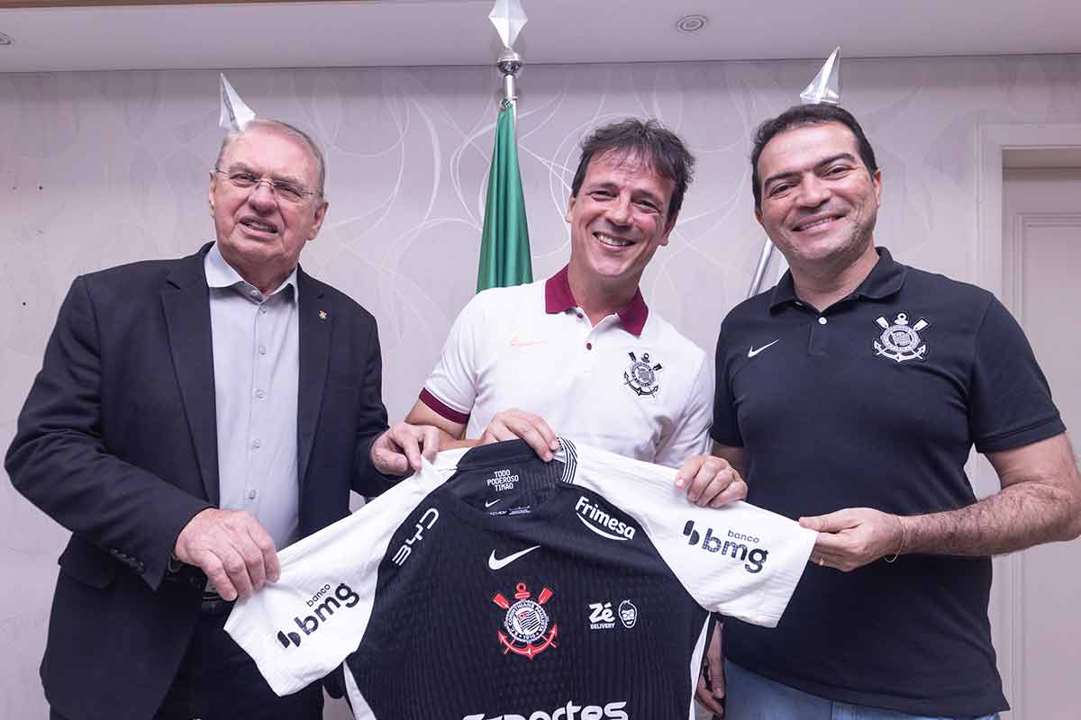 Demissão de Fernando Diniz faz Brasileirão chegar a 19 trocas de técnicos