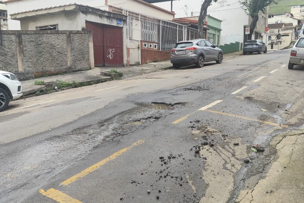Vazamento provoca mau cheiro em rua do São Mateus