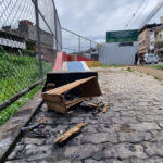 Lixo e restos de madeira são descartados irregularmente no Manoel Honório, em Juiz de Fora 5 VU Foto Tribuna 2