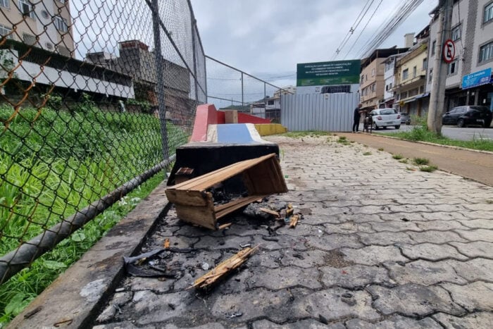 Lixo e restos de madeira são descartados irregularmente no Manoel Honório, em Juiz de Fora 4 VU Foto Tribuna 2