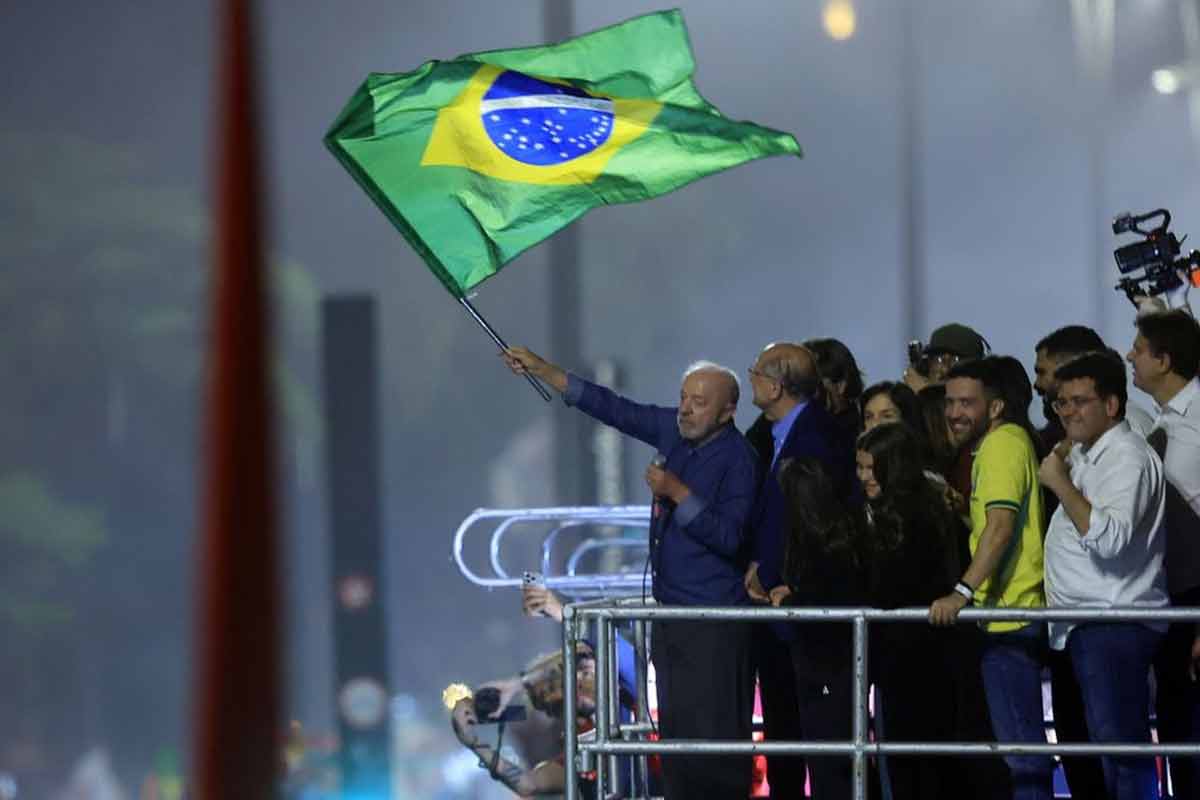 Macron, Putin e outros líderes estrangeiros reconhecem vitória e parabenizam Lula