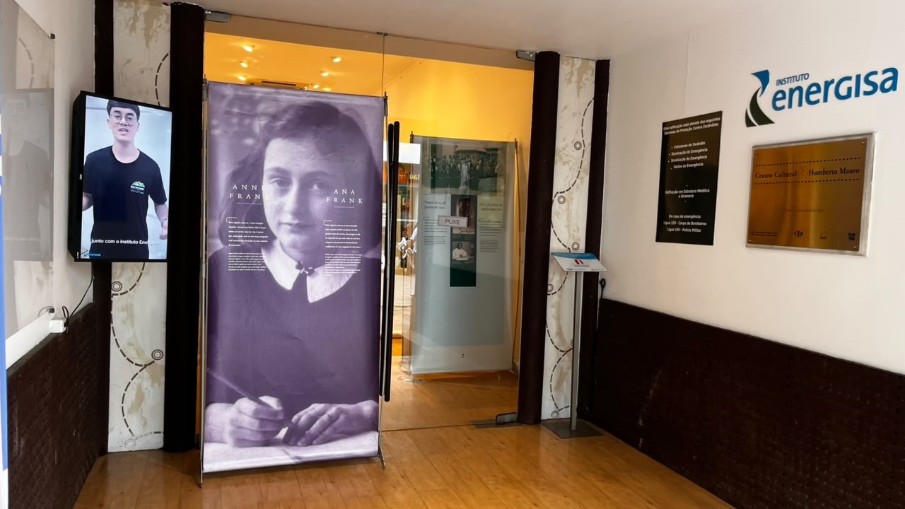 Exposição sobre Anne Frank promove debate sobre intolerância e liberdade em Cataguases