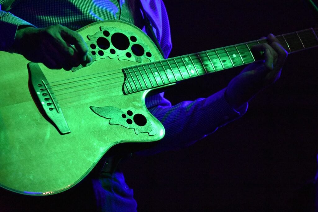 Astro do Rock e galã da década de 70 mantém até seis treinos por semana aos 83 anos e revela a rotina que usa para preservar a resistência física