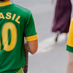 Mercado de Minas é alvo de ação por trocar uniformes vermelhos por camisas da Seleção Brasileira às vesperas das eleições 11 camisa selecao foto pexels