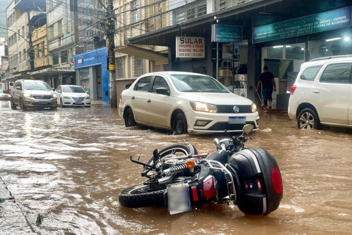 Vai atravessar ruas alagadas? Veja os cuidados para não perder o motor 27 Vai atravessar ruas alagadas? Veja os cuidados para não perder o motor