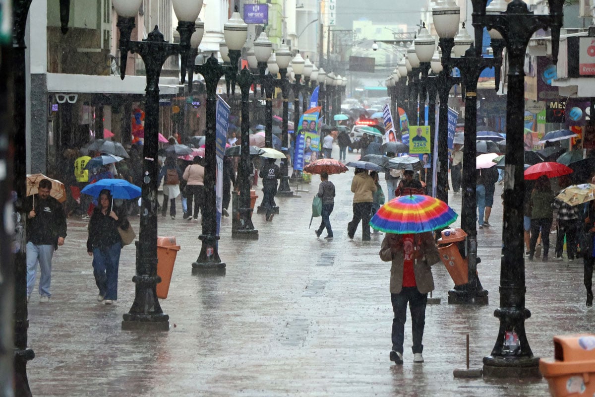 Chuva atrapalha movimentação no Calçadão às vésperas da eleição