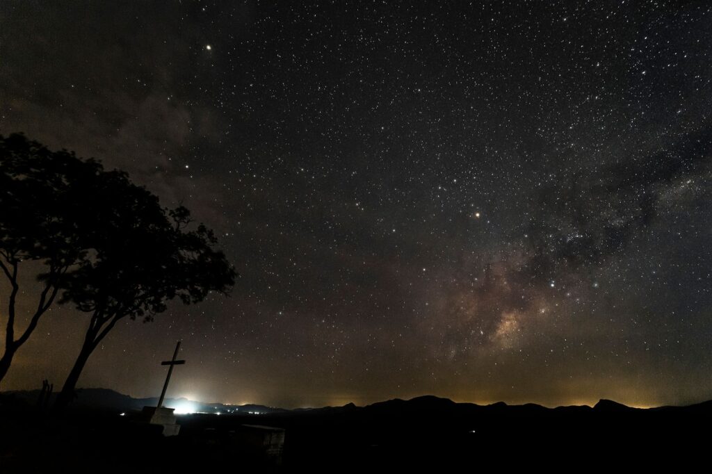 Cientistas estavam observando o espaço quando captaram um sinal misterioso vindo de muito longe e agora tentam descobrir exatamente o que aconteceu