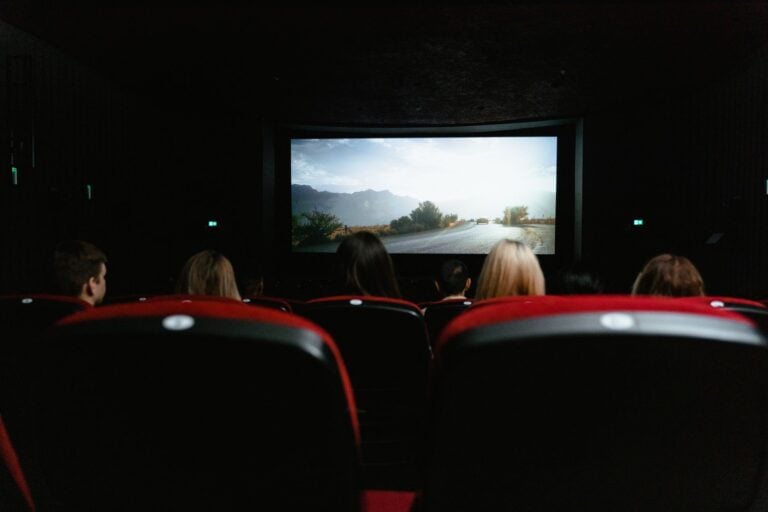 Com 5,84 milhões de ingressos vendidos, comédia estrelada por duas atrizes conhecidas do público deixa para trás o sucesso “Ainda Estou Aqui” e alcança um feito histórico para o cinema brasileiro