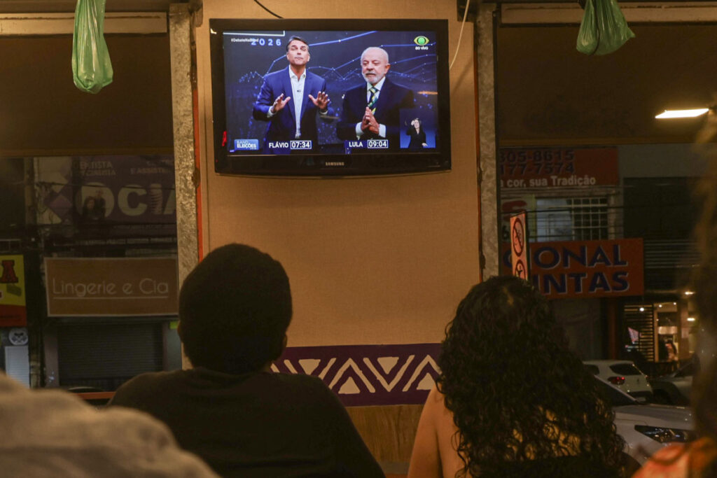 Debate entre Lula e Flávio Bolsonaro terá checagem de fatos; veja as regras 1 Debate entre Lula e Flávio Bolsonaro terá checagem de fatos; veja as regras debate lula e flávio bolsonaro na globo