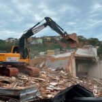 Mais imóveis são demolidos pela Prefeitura nesta quinta; intervenção acontece no Vitorino Braga 18 demolicao vitorino braga foto pjf