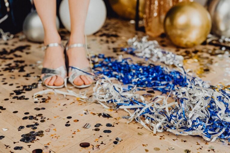 Depois da festa, muita gente simplesmente vai embora, mas especialistas revelam o gesto esquecido que pode fazer o anfitrião lembrar de você de uma forma especial
