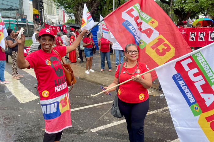 Apoiadores e militantes aguardam chegada de Lula no Centro de Juiz de Fora 1 lula em JF