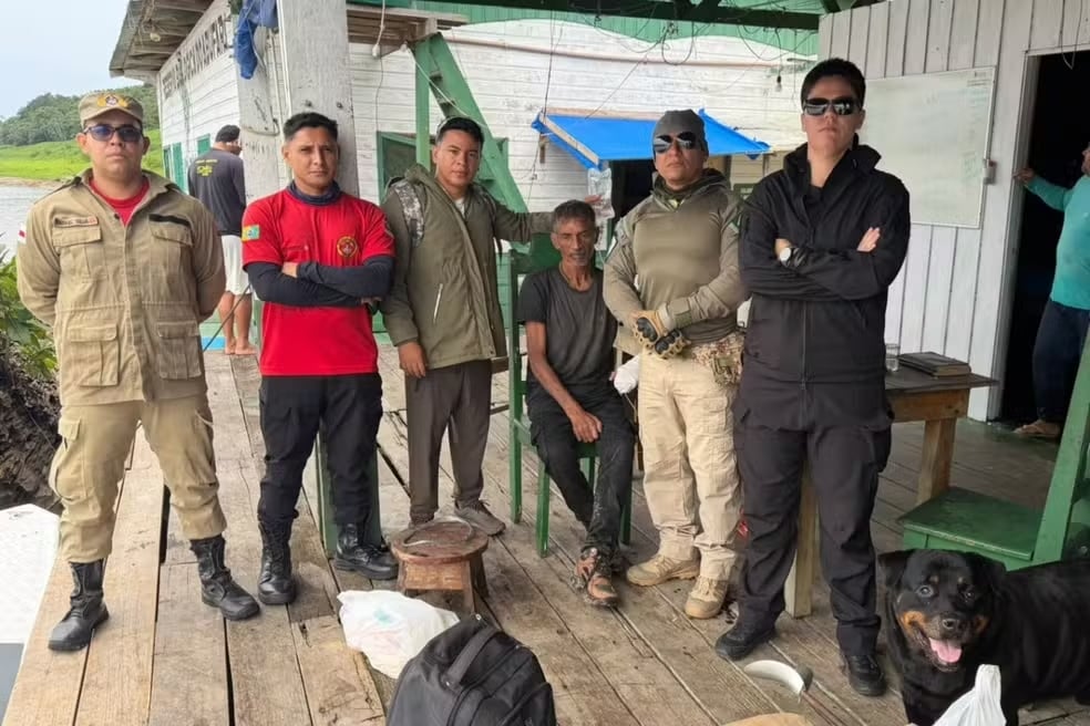 Ele desapareceu em uma floresta no Amazonas e passou 25 dias sem conseguir encontrar o caminho de volta: após uma longa operação de busca, equipes de resgate finalmente localizaram o homem 2 ele desapareceu em uma floresta no amazonas e passou 25 2