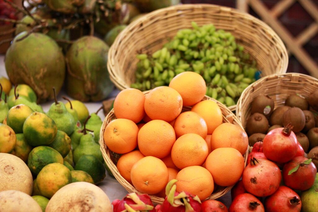 Enquanto muitos pensariam em descansar aos 86 anos, agricultor continuou cultivando a terra no Brasil e transformou o trabalho de uma vida em uma forma de levar comida para outras pessoas