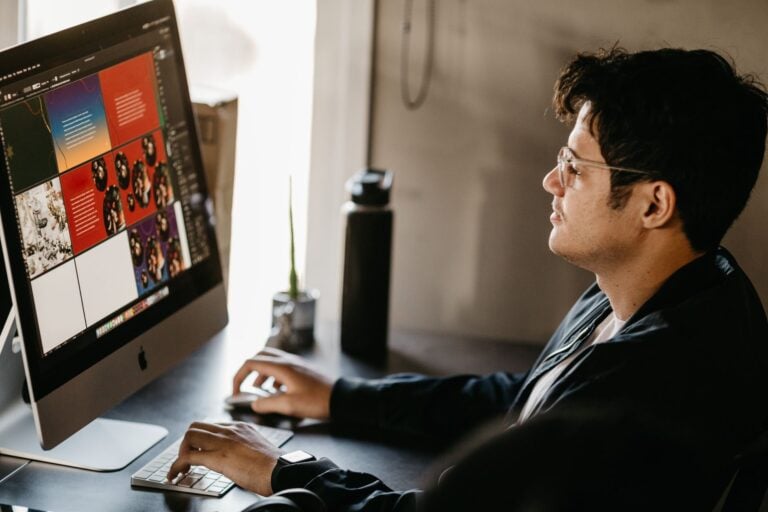 Especialistas revelam o que pode acontecer com o corpo de quem usa computador por mais de 4 horas