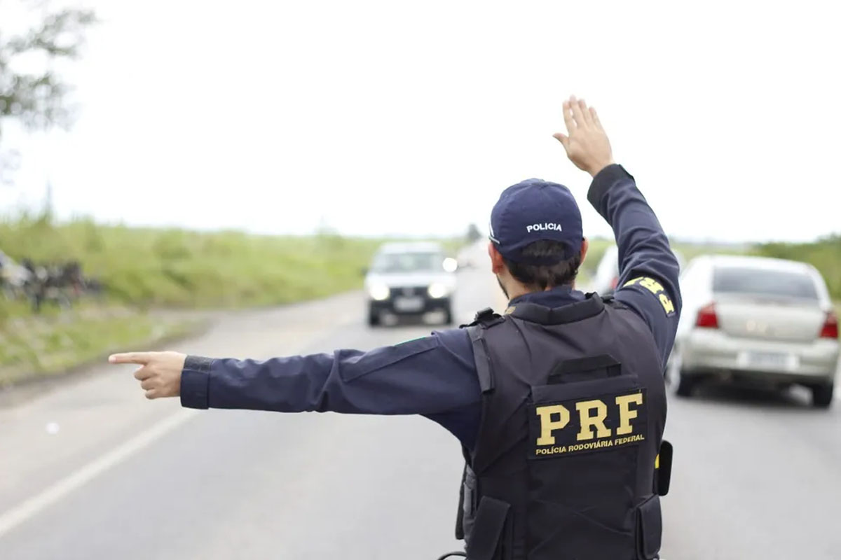 Estradas federais de Minas terão restrição no tráfego de veículos de carga e policiamento reforçado durante o feriado