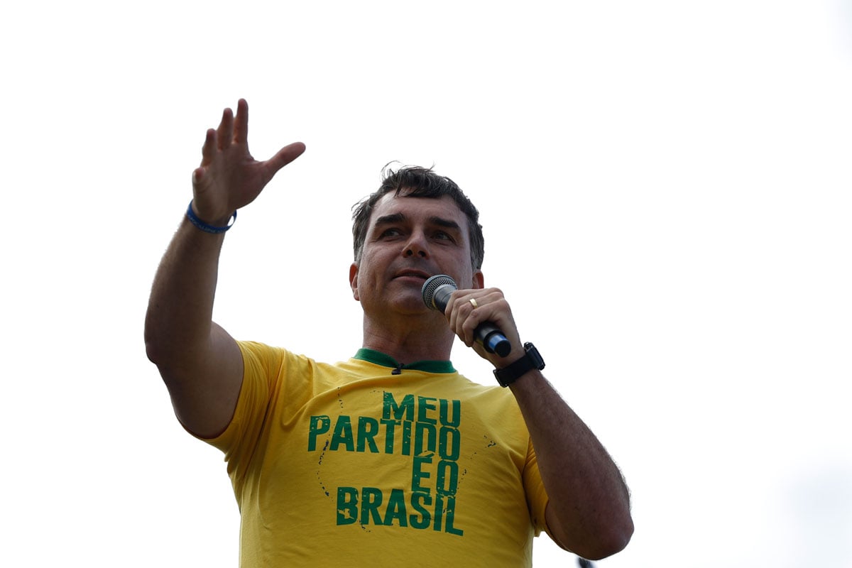 Em Minas, Flávio Bolsonaro promete priorizar municípios e ampliar repasses federais