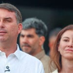 Aliados afirmam que Flávio Bolsonaro deixou o Brasil 9 flavio bolsonaro foto valter campanato agencia brasil