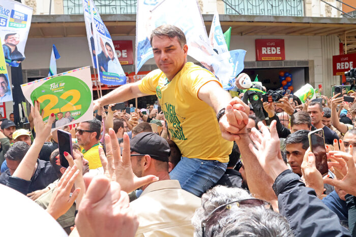 ‘Brasil mostra a tua cara’: País decide seu próximo presidente neste domingo 2 flavio bolsonaro juiz de fora leonardo costa