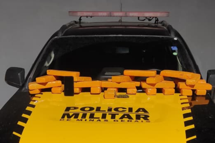 Motorista joga carro no rio e atira contra PM durante perseguição 1 fotos 1 3