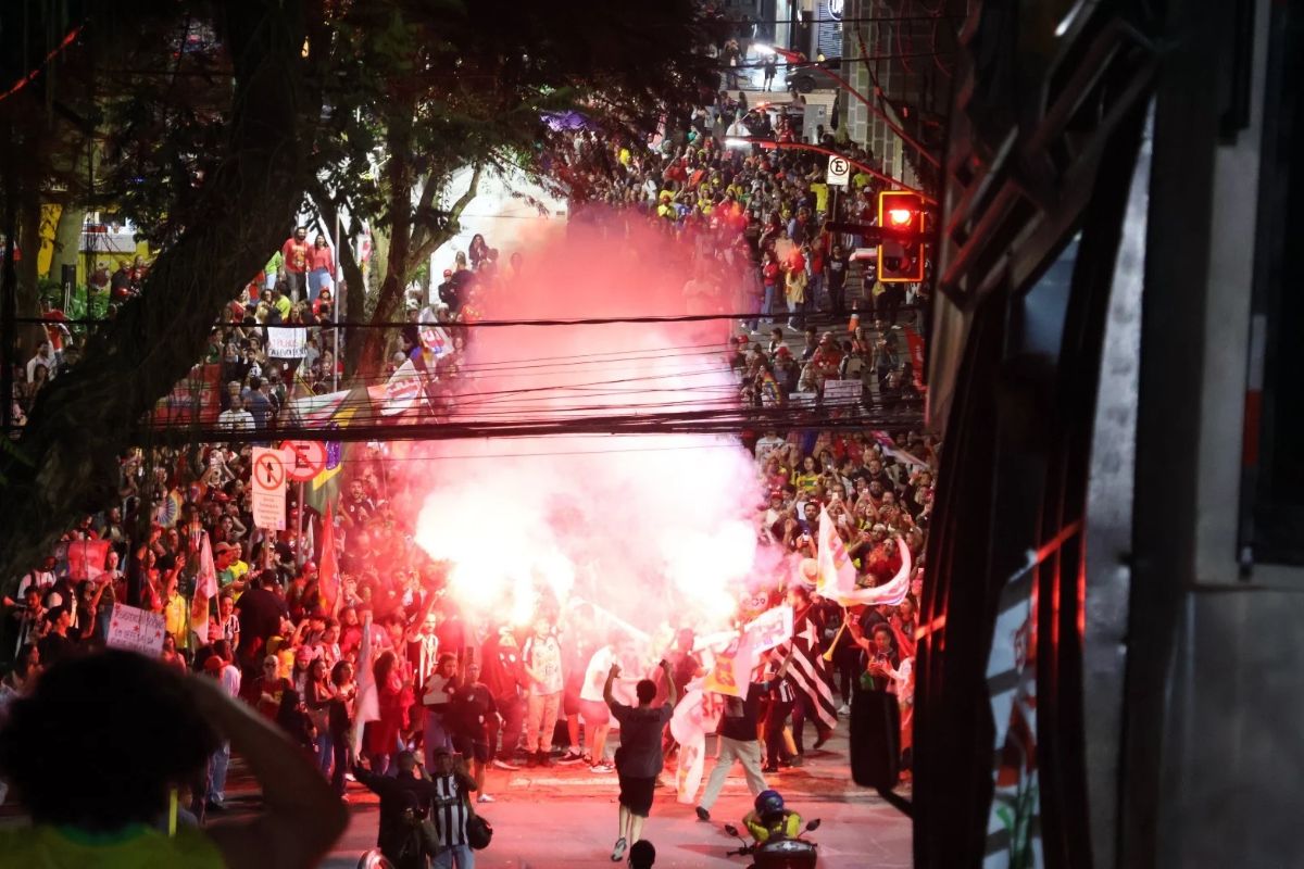 Manifestação pró-Lula reúne milhares de pessoas em Juiz de Fora antes do segundo turno 1 fotos 2
